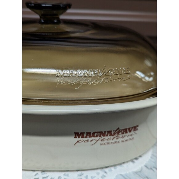 Vintage Magnawave Perfection Microwave Roaster Pan with Lid and original manual - Picture 3 of 7